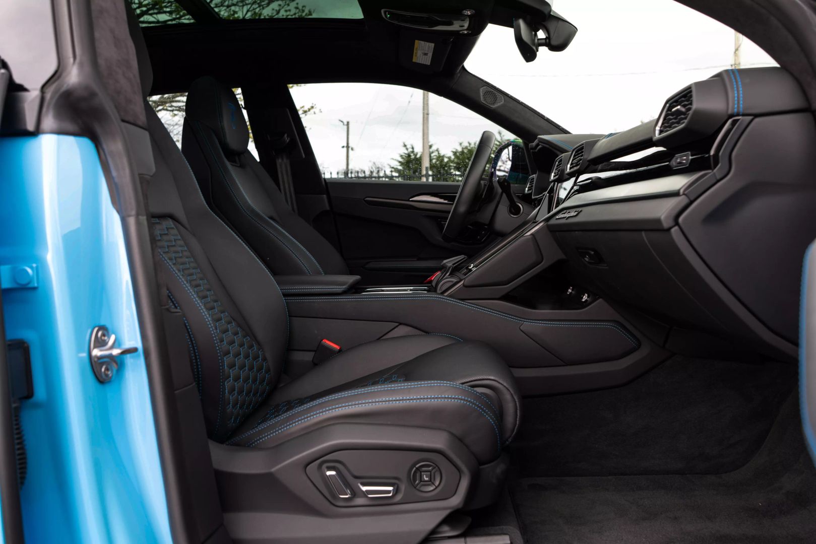 2023 Lamborghini Urus - Image 33