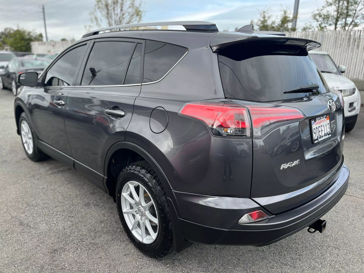 2017 Toyota Rav4  Vin: Jtmzfrev6hj716485 Stock Id: 716485 - Image 5