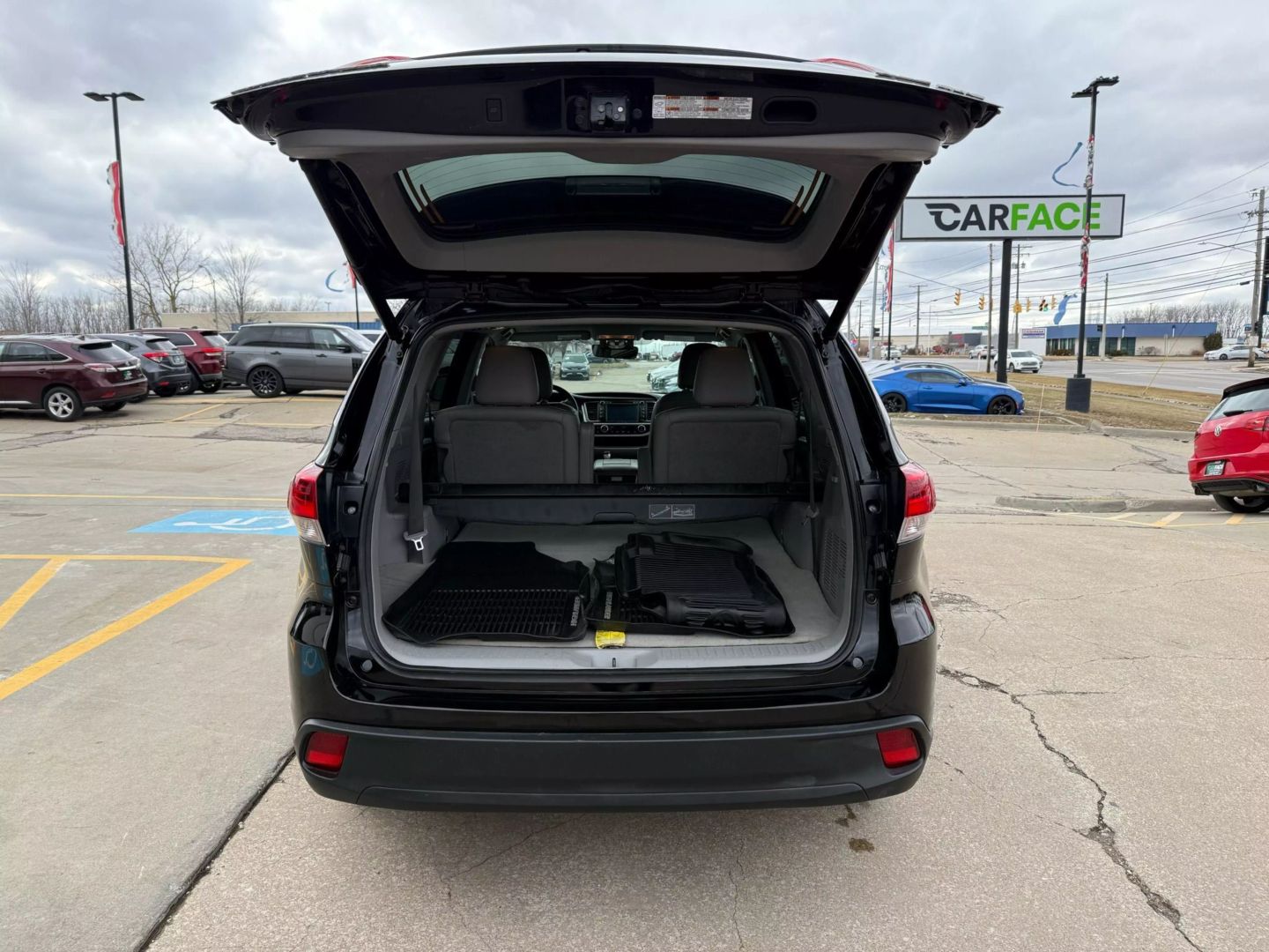 2017 Toyota Highlander - Image 11