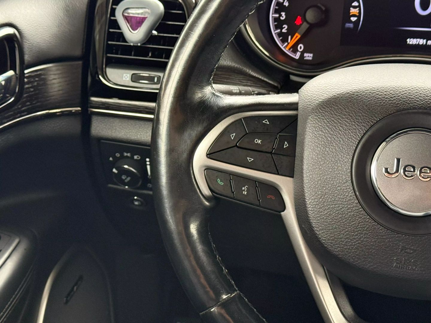 2020 Jeep Grand Cherokee - Image 35