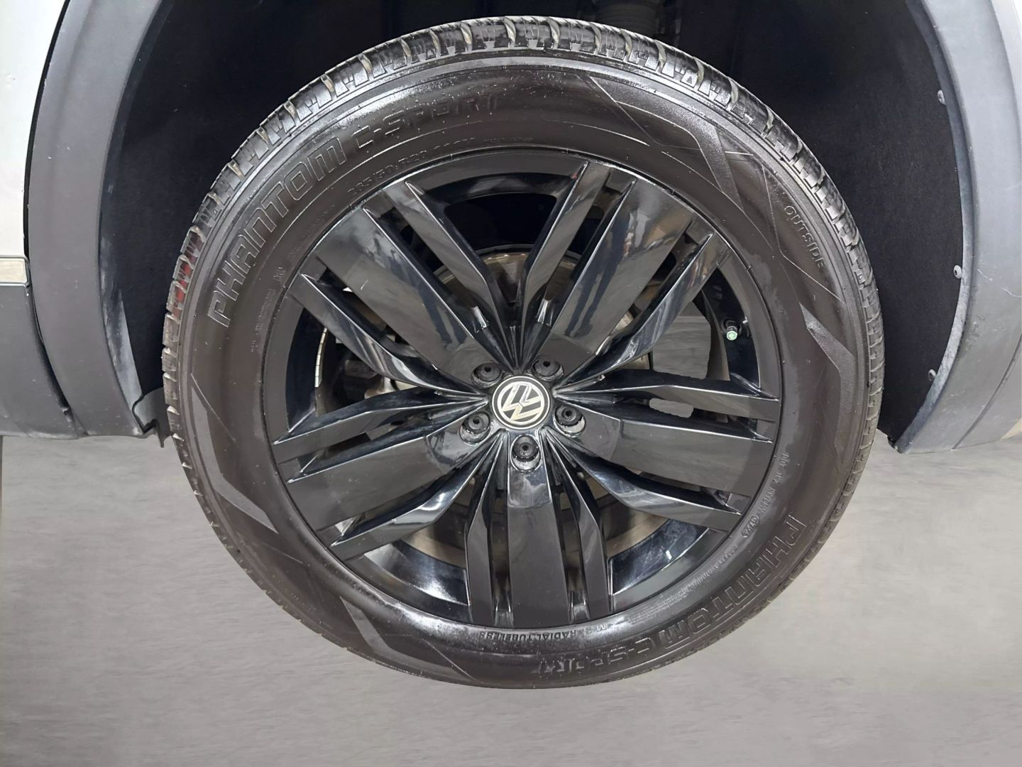 2018 Volkswagen Atlas - Image 17