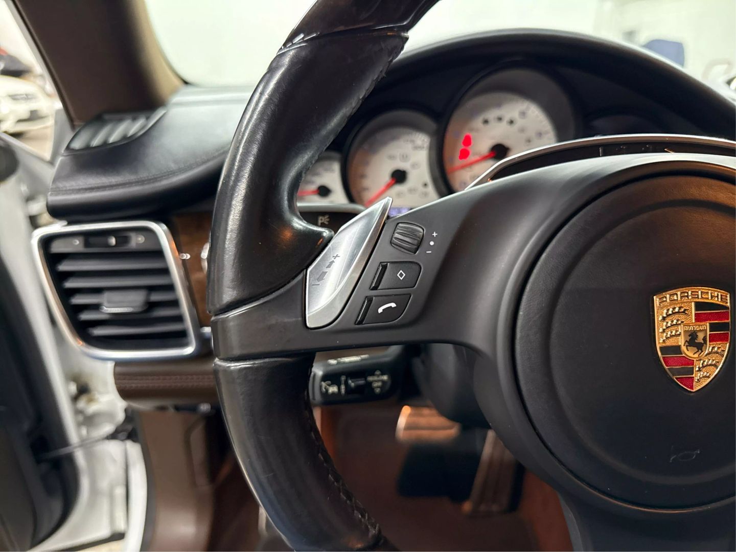 2015 Porsche Panamera - Image 24
