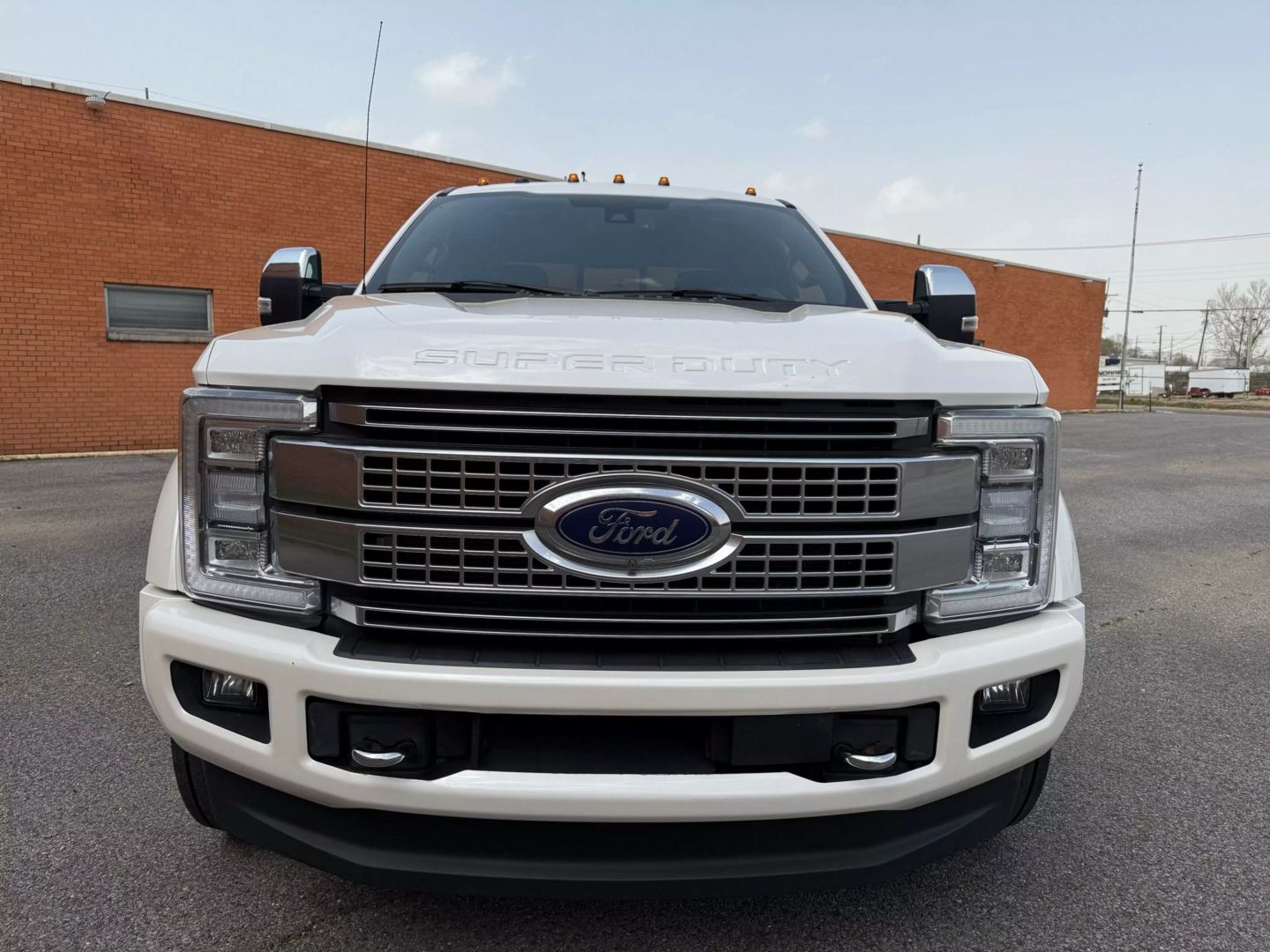 2018 Ford F450 Super Duty Crew Cab - Image 10