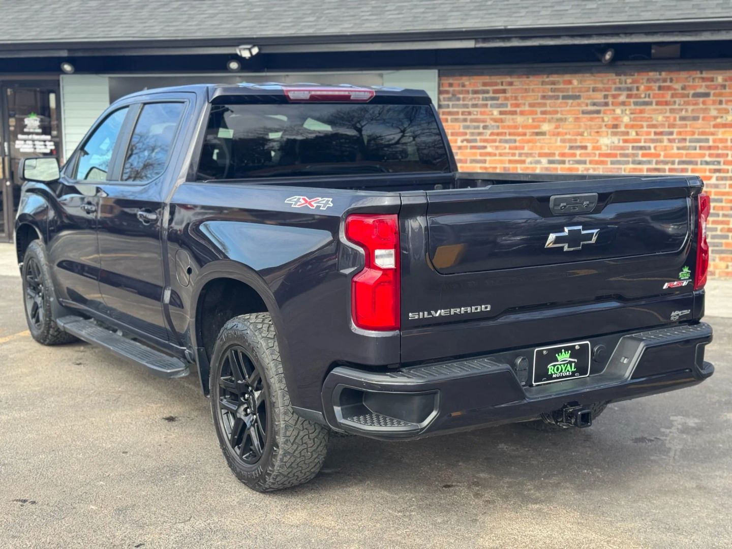 2022 Chevrolet Silverado 1500 Crew Cab - Image 10
