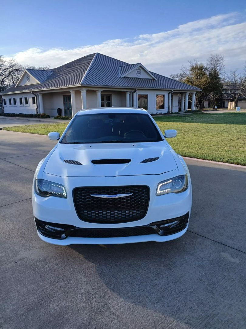 2019 Chrysler 300 - Image 6
