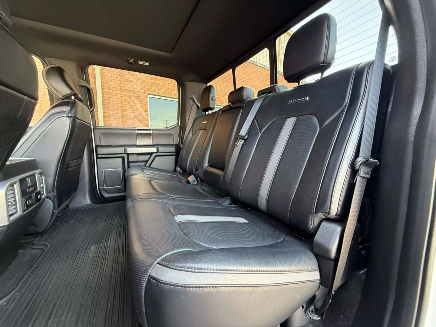 2018 Ford F450 Super Duty Crew Cab - Image 16