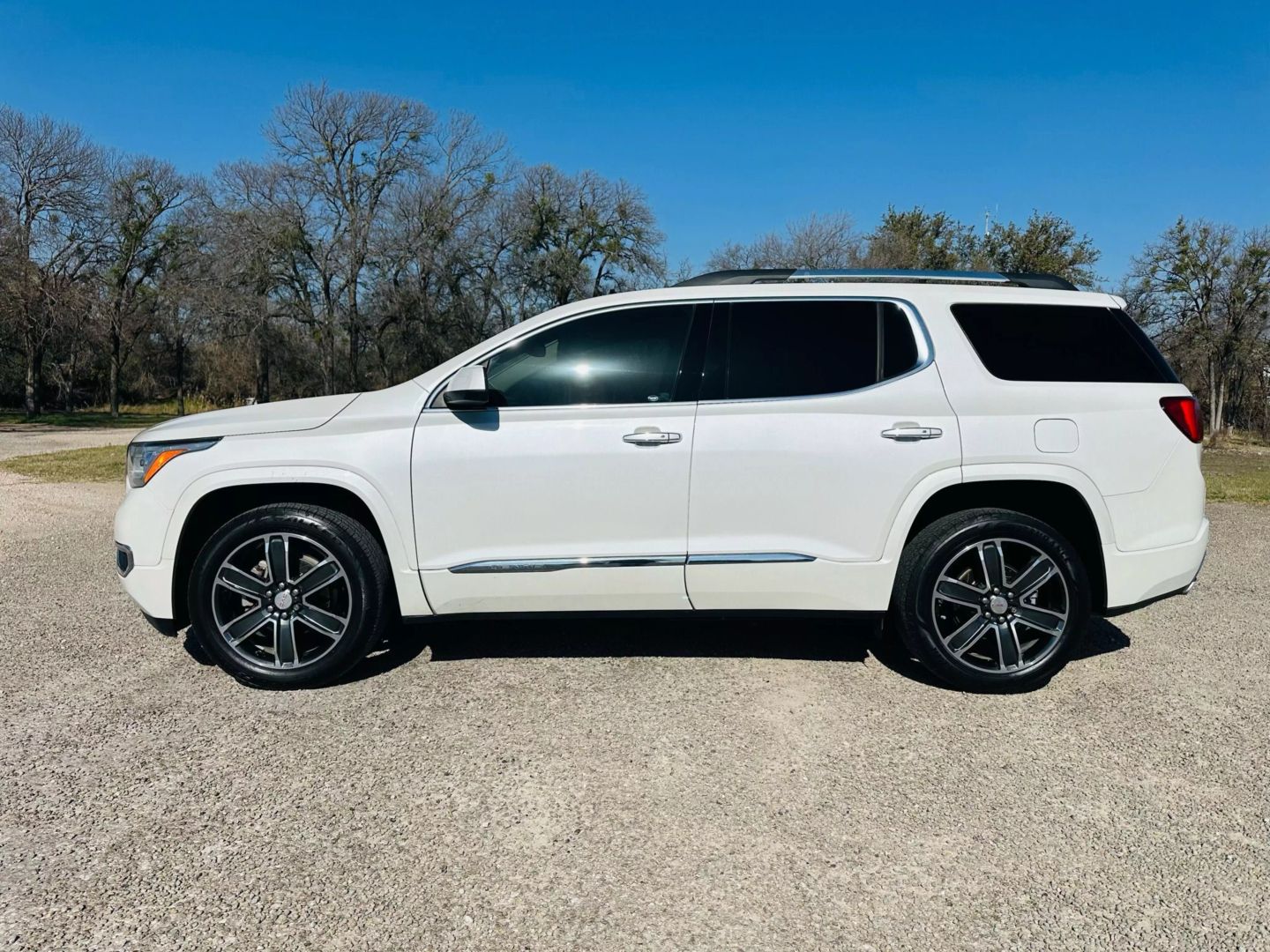 2017 Gmc Acadia - Image 2