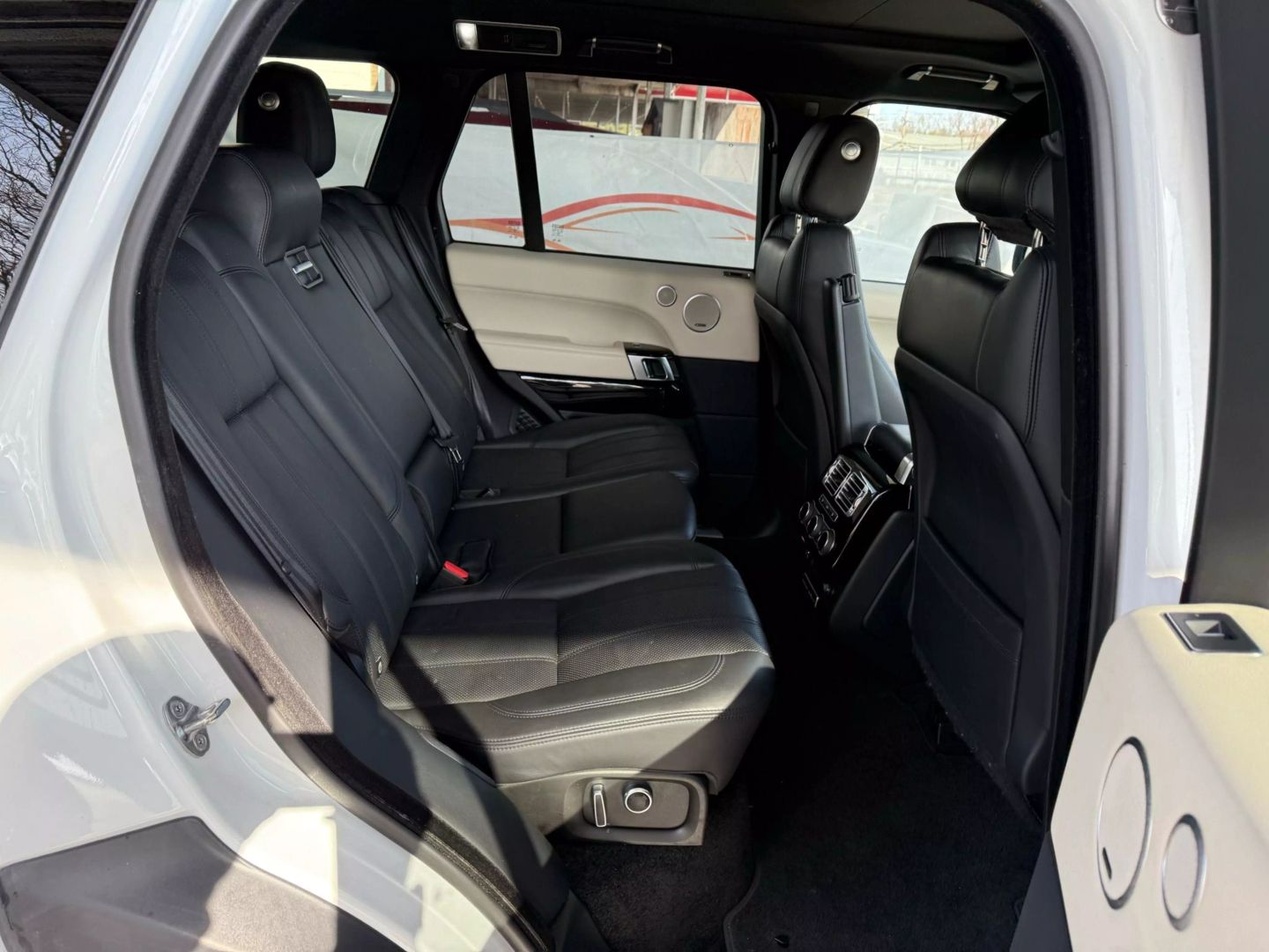 2016 Land Rover Range Rover - Image 23
