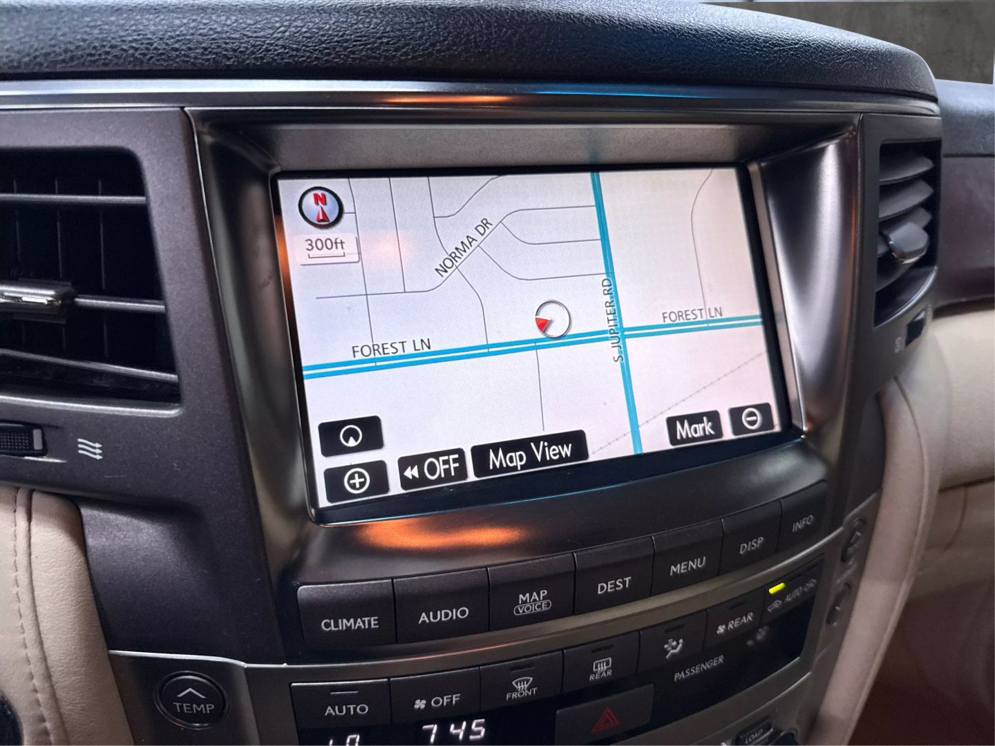 2009 Lexus Lx - Image 22