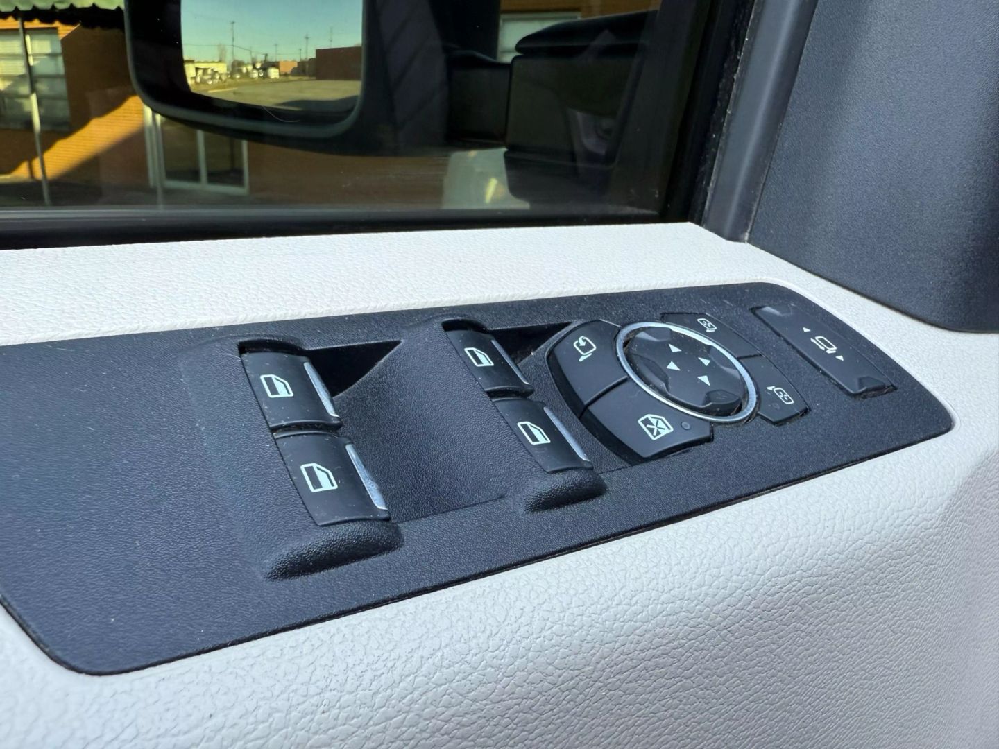 2020 Ford F250 Super Duty Crew Cab - Image 11