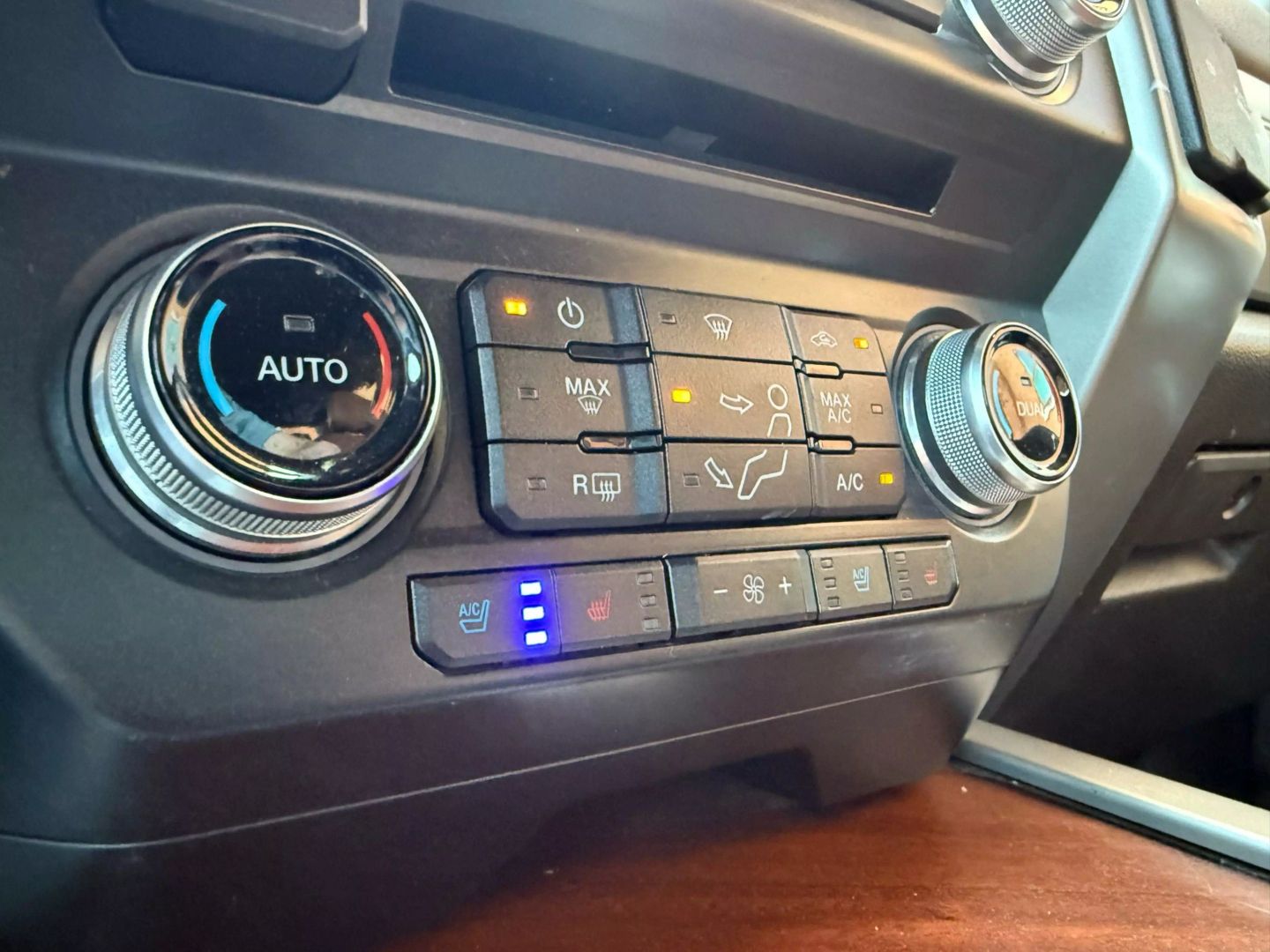 2018 Ford F250 Super Duty Crew Cab - Image 32