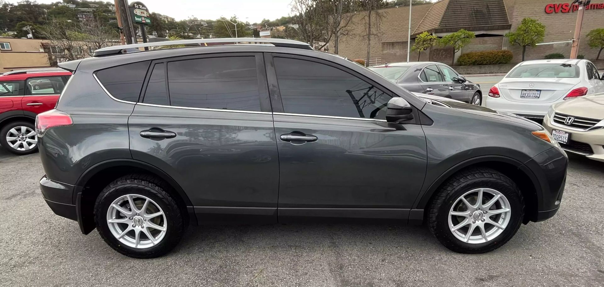 2017 Toyota Rav4  Vin: Jtmzfrev6hj716485 Stock Id: 716485 - Image 8