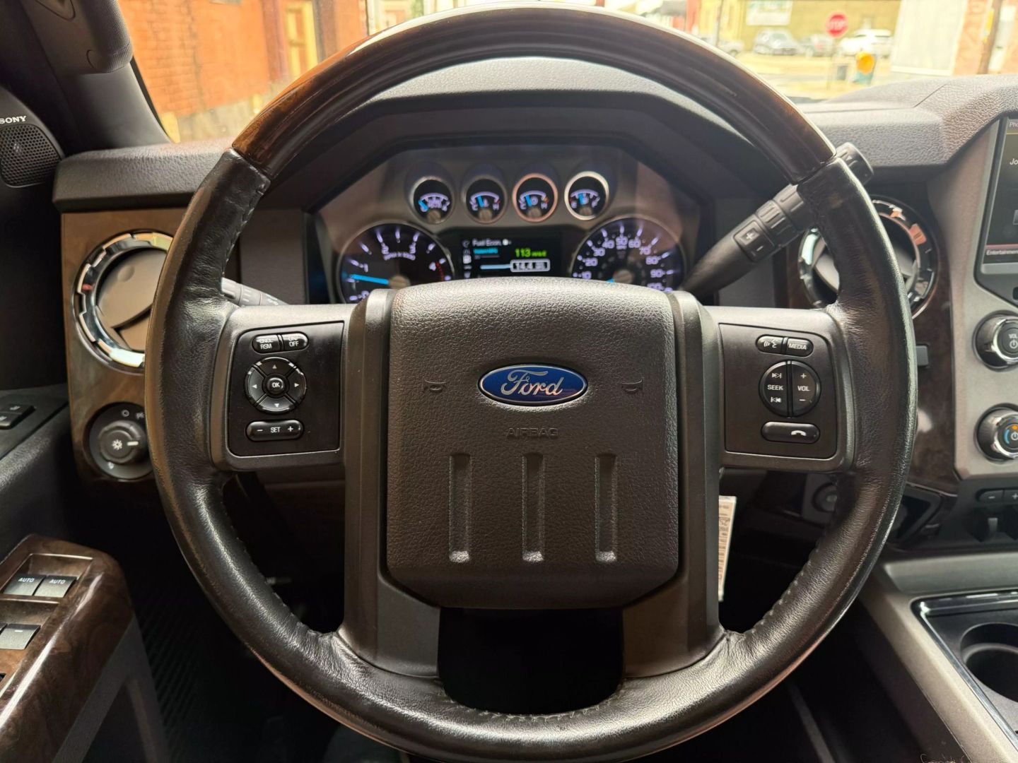 2015 Ford F250 Super Duty Crew Cab - Image 26