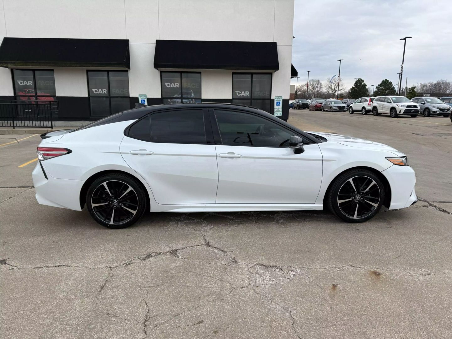 2019 Toyota Camry - Image 15