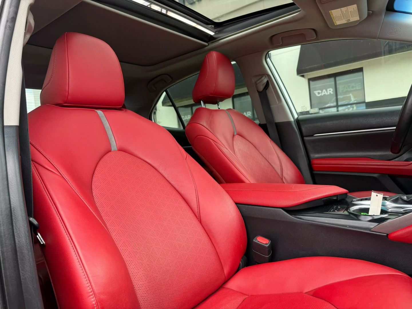 2019 Toyota Camry - Image 25