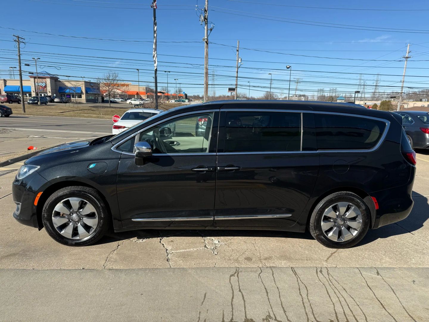 2018 Chrysler Pacifica Hybrid - Image 6