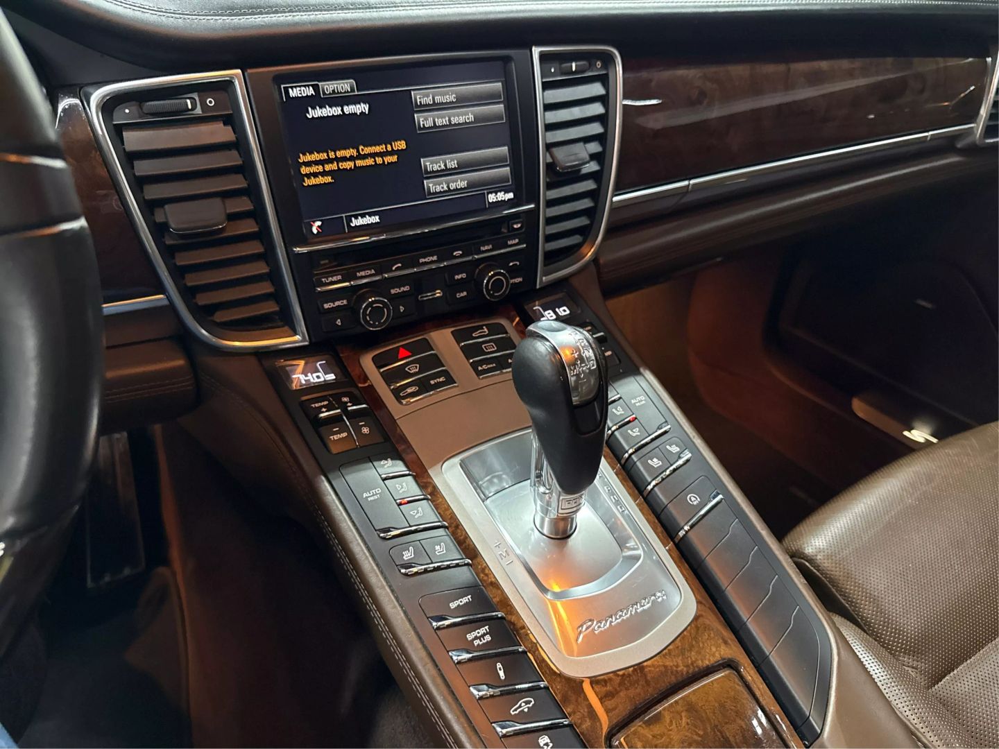 2015 Porsche Panamera - Image 22