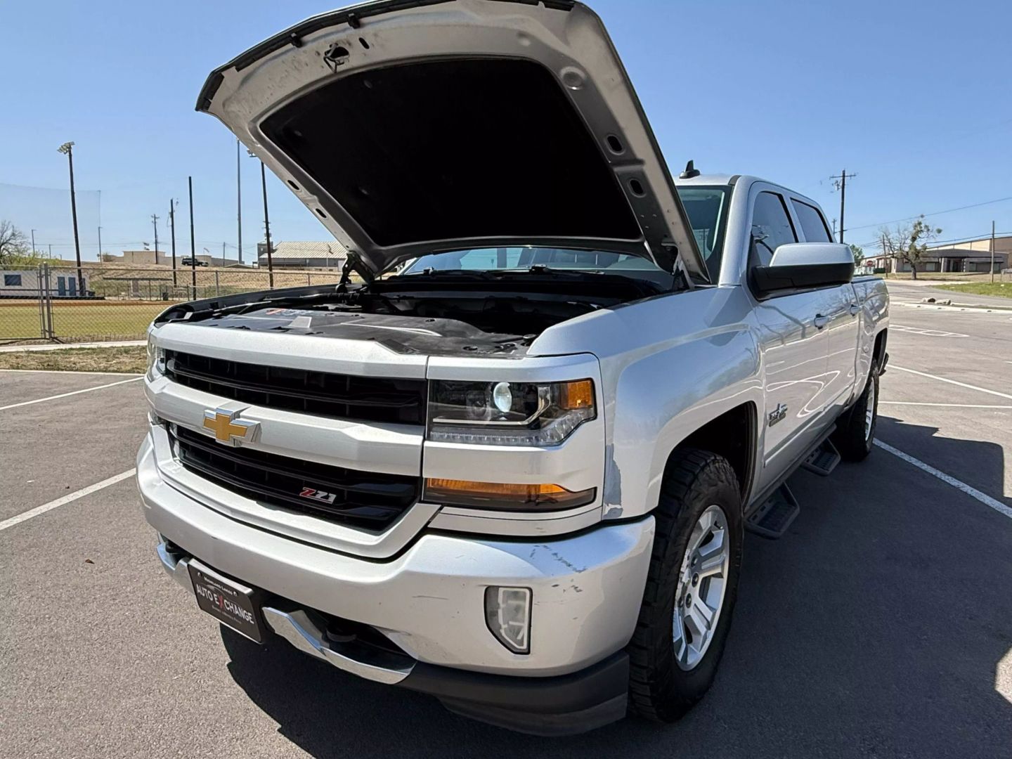 2018 Chevrolet Silverado 1500 Crew Cab - Image 16