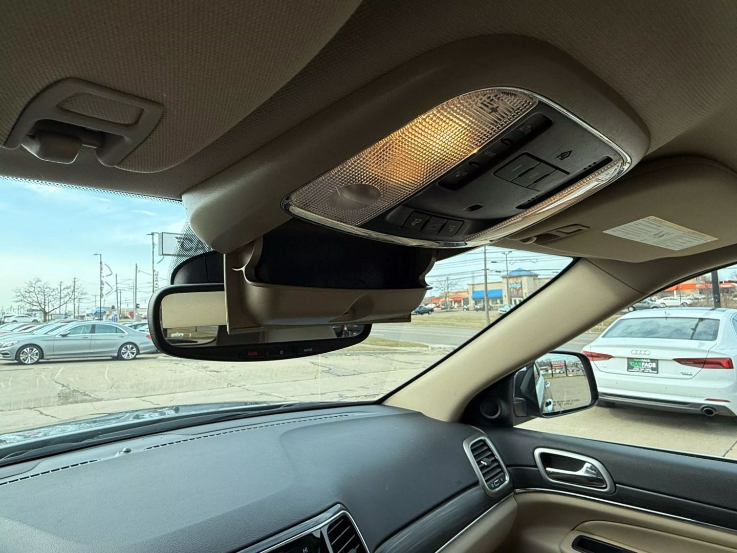 2019 Jeep Grand Cherokee - Image 52