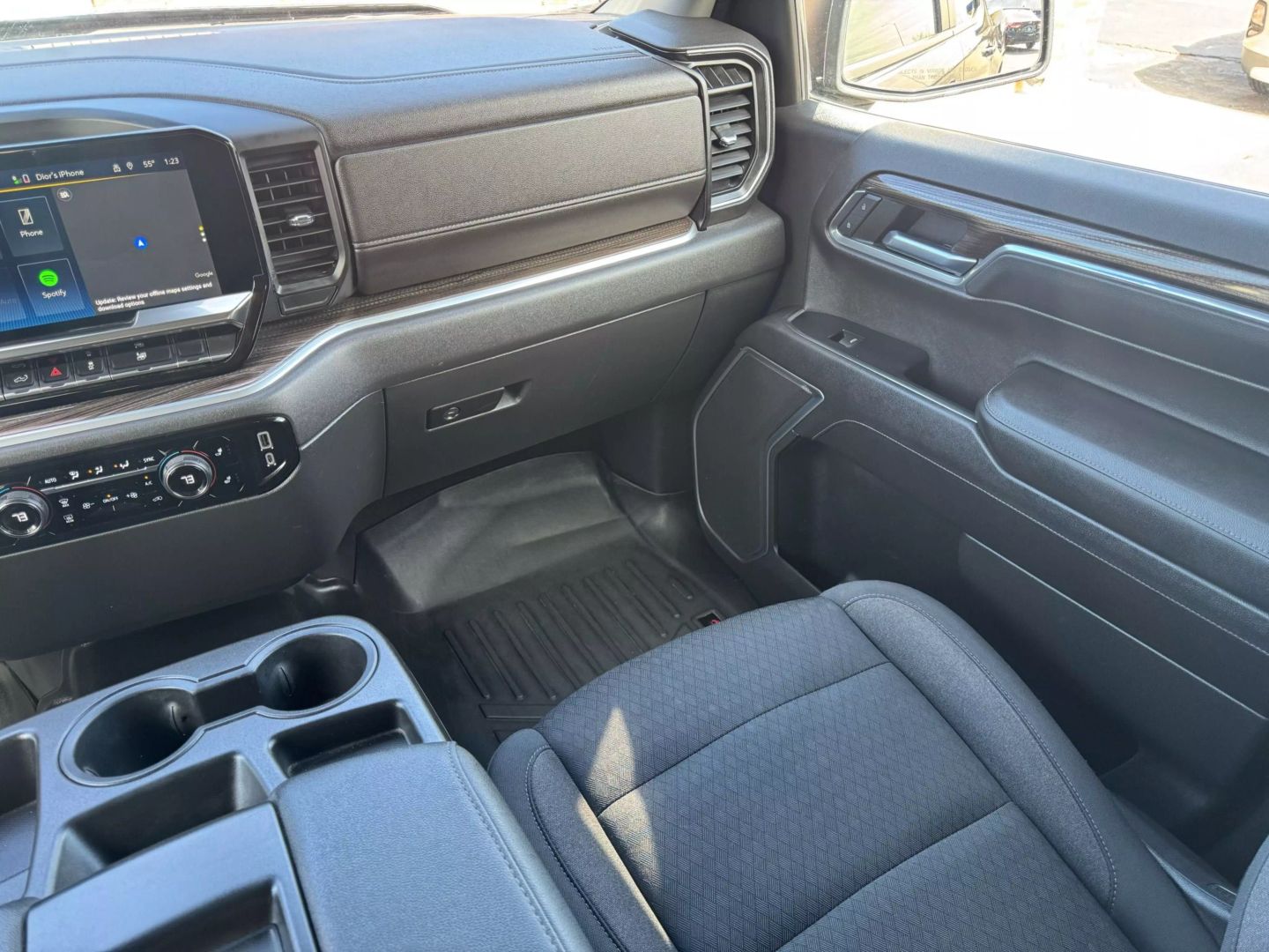 2022 Chevrolet Silverado 1500 Crew Cab - Image 26