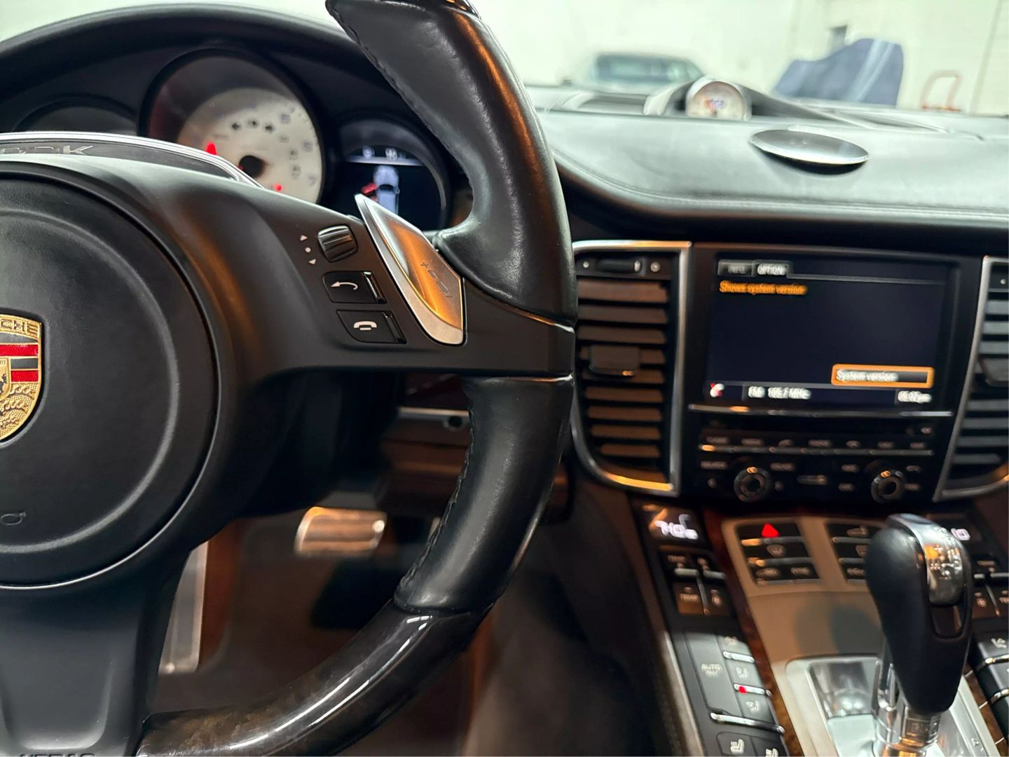 2015 Porsche Panamera - Image 25