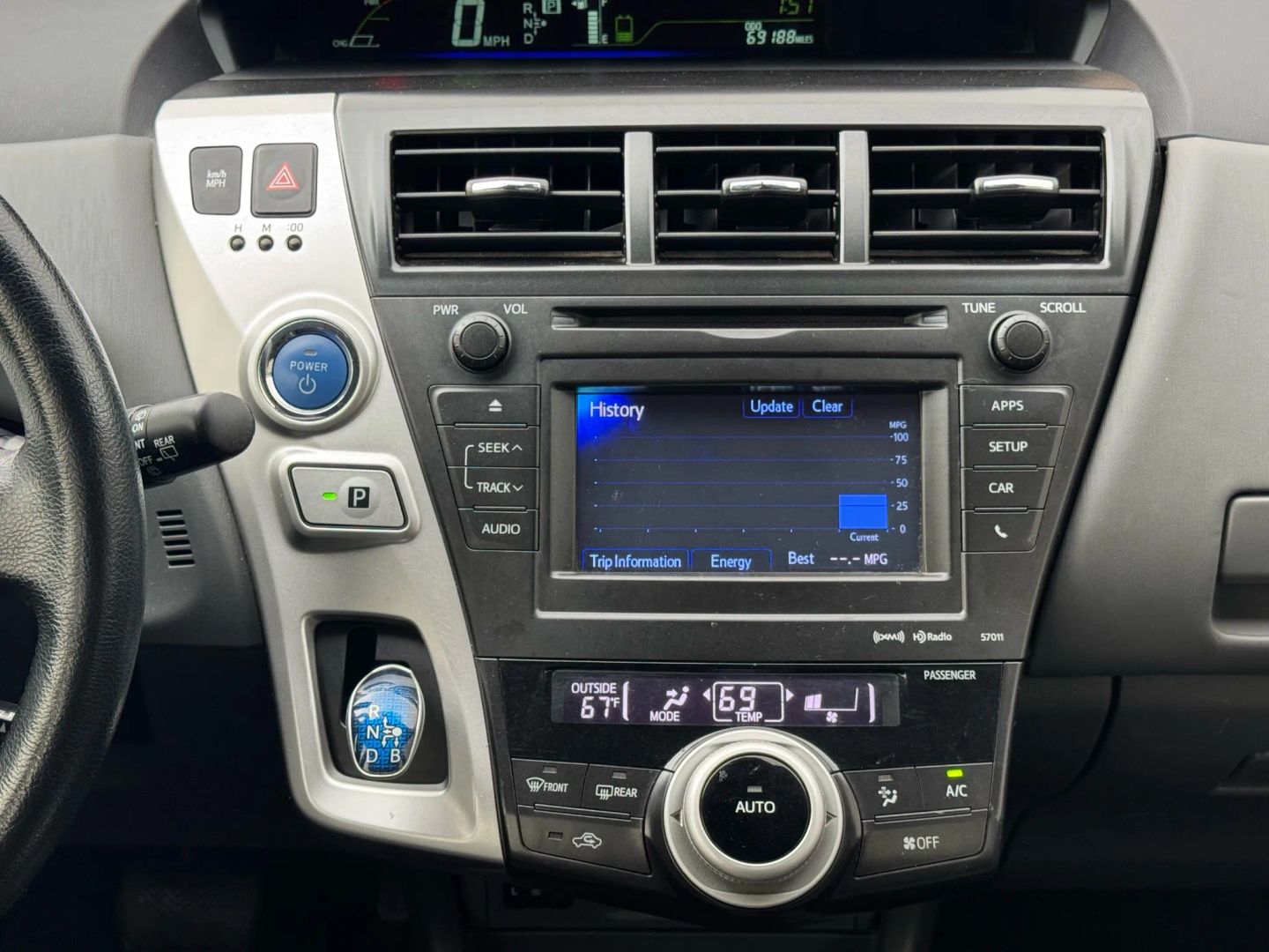 2014 Toyota Prius V - Image 20