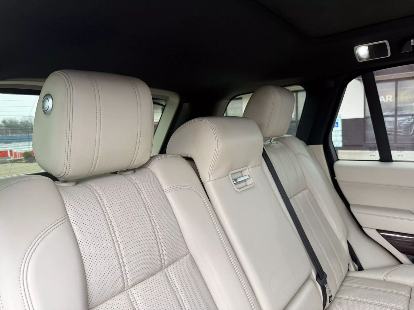2015 Land Rover Range Rover - Image 22
