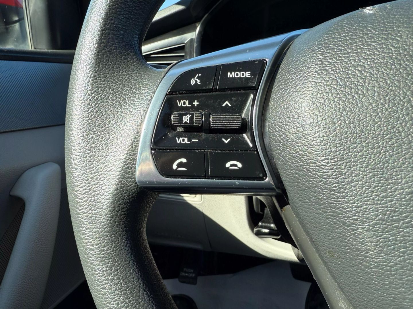 2018 Hyundai Sonata - Image 21