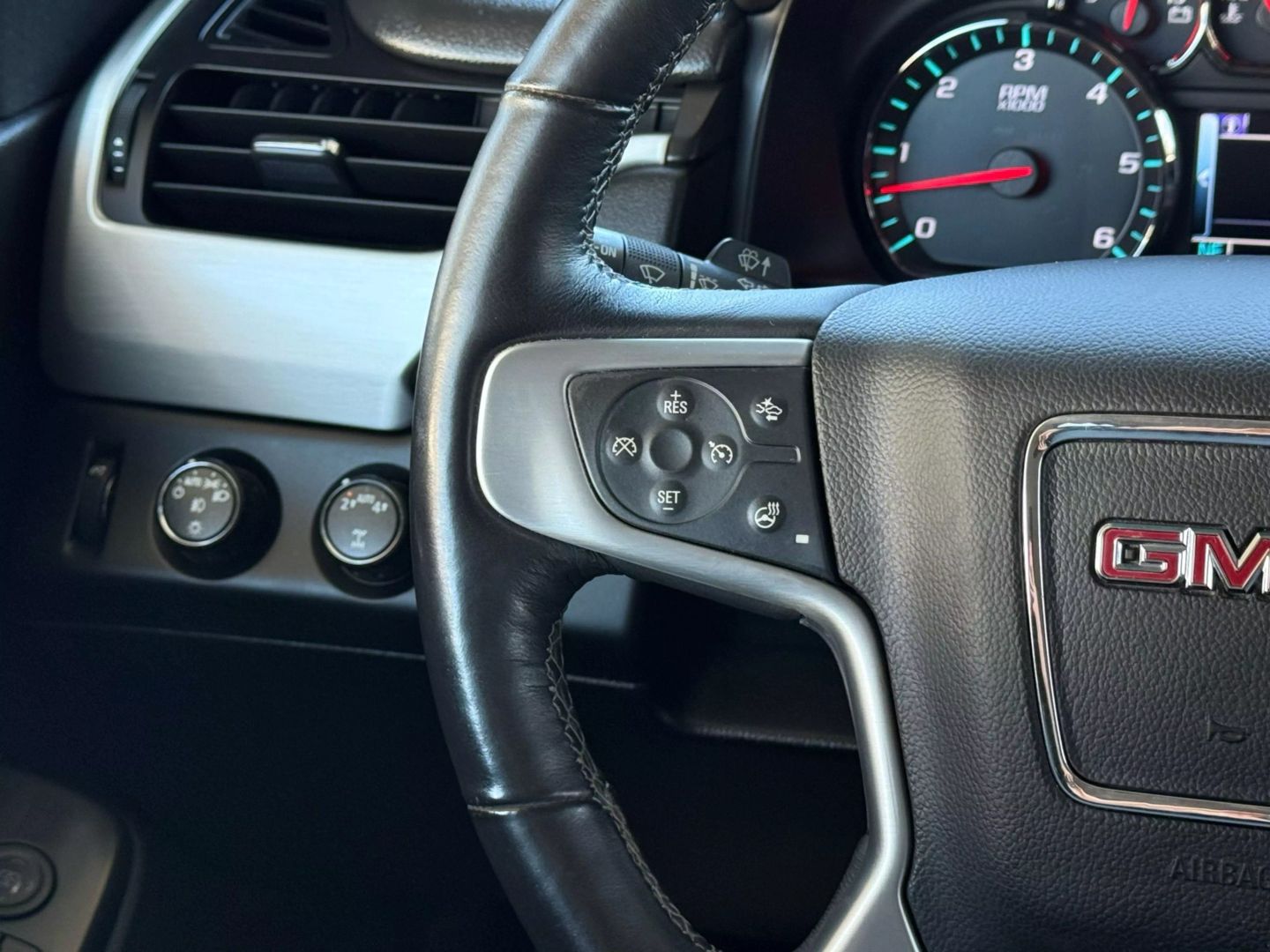 2017 Gmc Yukon - Image 35