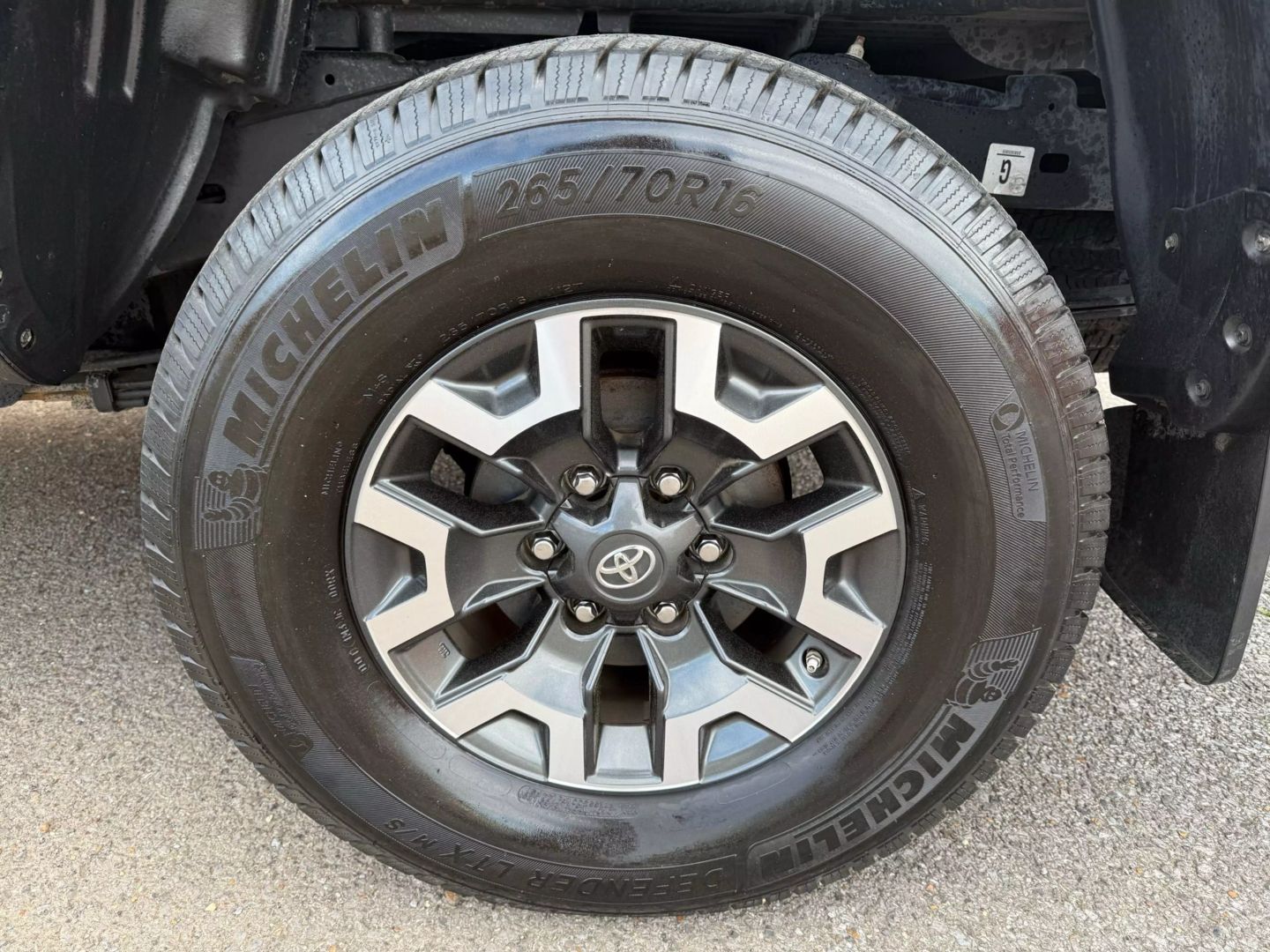 2019 Toyota Tacoma Double Cab - Image 38
