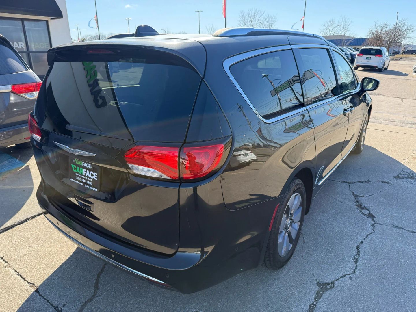 2018 Chrysler Pacifica Hybrid - Image 15