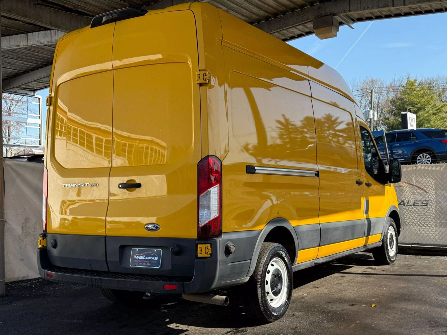 2020 Ford Transit 250 Cargo Van - Image 9