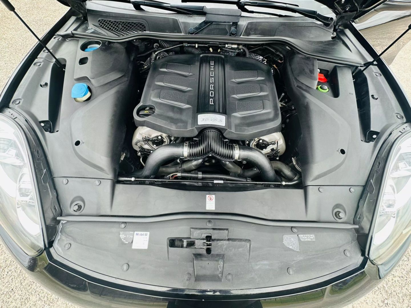 2015 Porsche Cayenne - Image 31