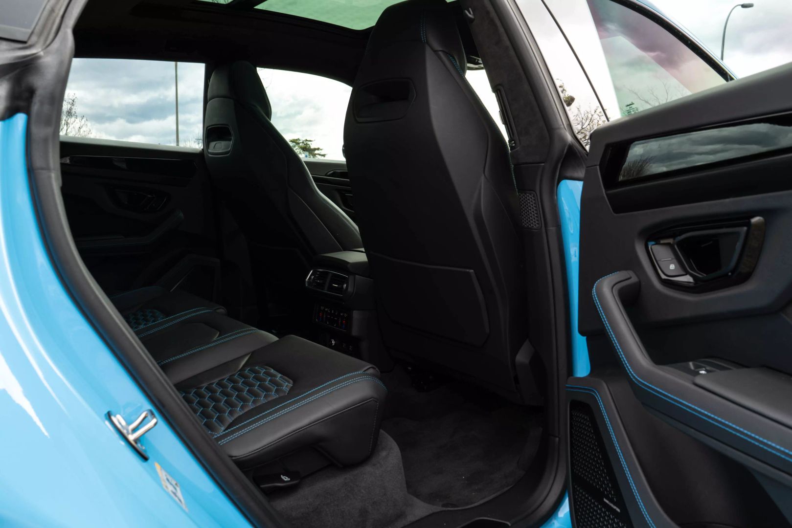 2023 Lamborghini Urus - Image 43