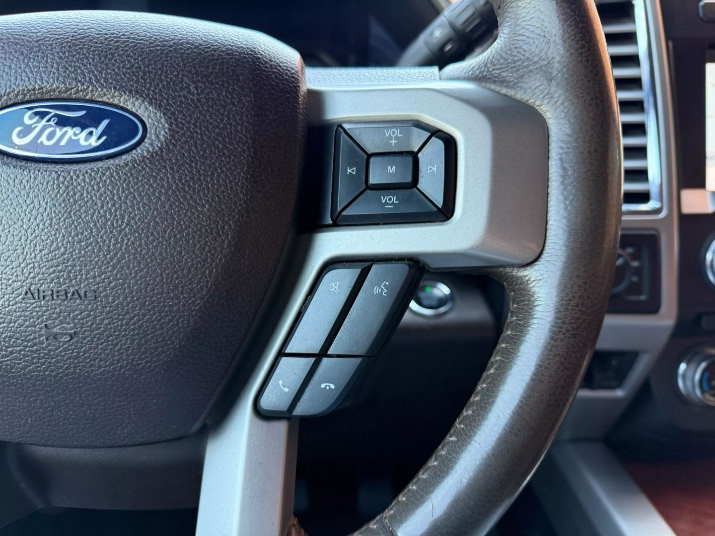 2018 Ford F250 Super Duty Crew Cab - Image 25