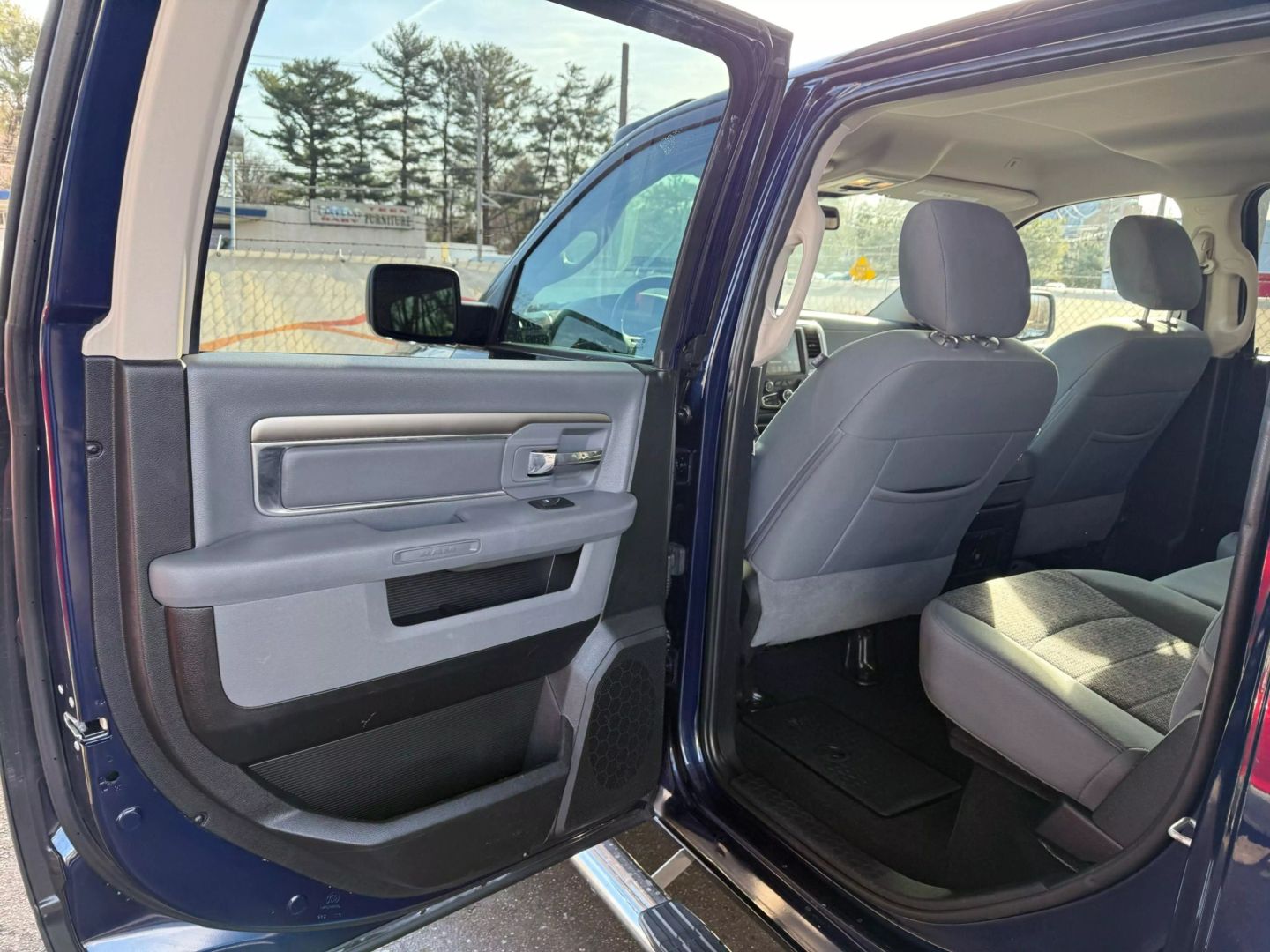 2017 Ram 1500 Crew Cab - Image 17