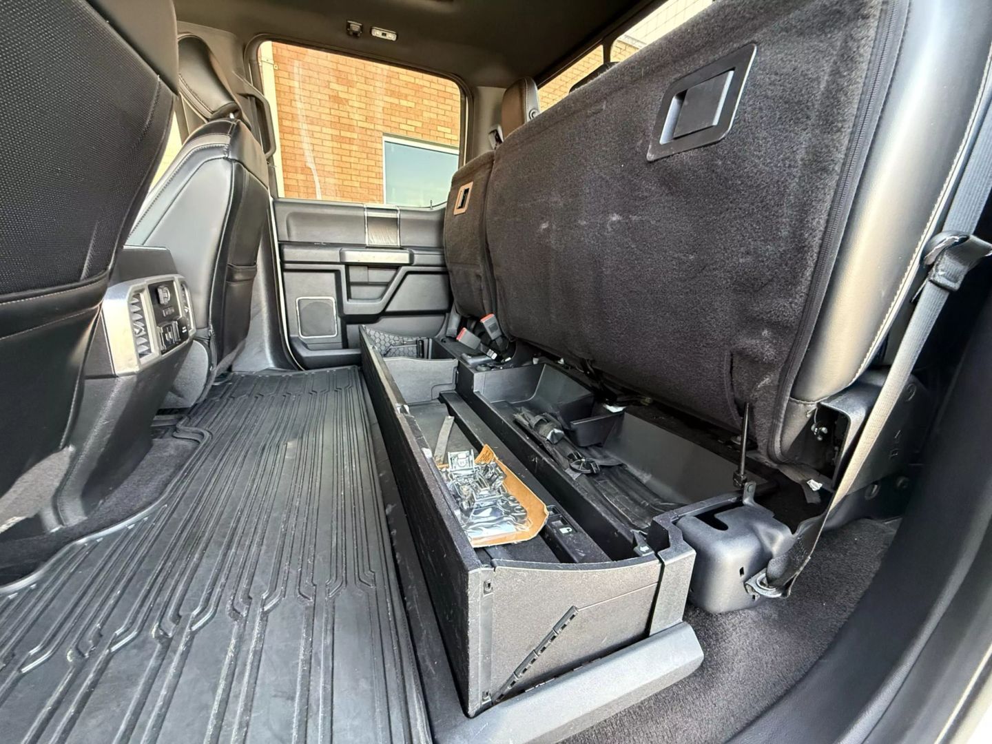 2018 Ford F450 Super Duty Crew Cab - Image 17