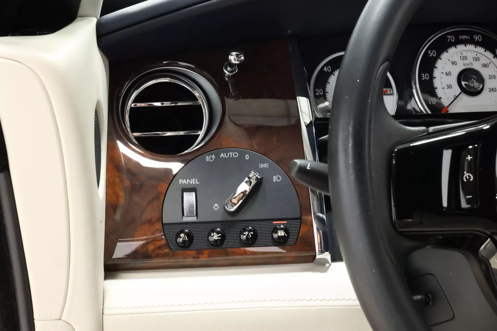 2014 Rolls-royce Wraith - Image 20