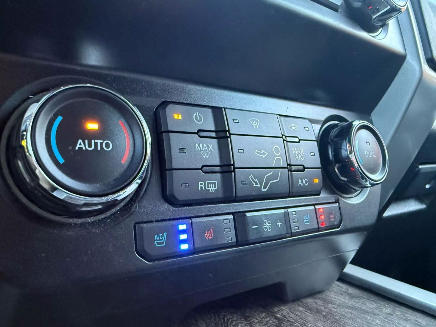 2019 Ford F250 Super Duty Crew Cab - Image 32