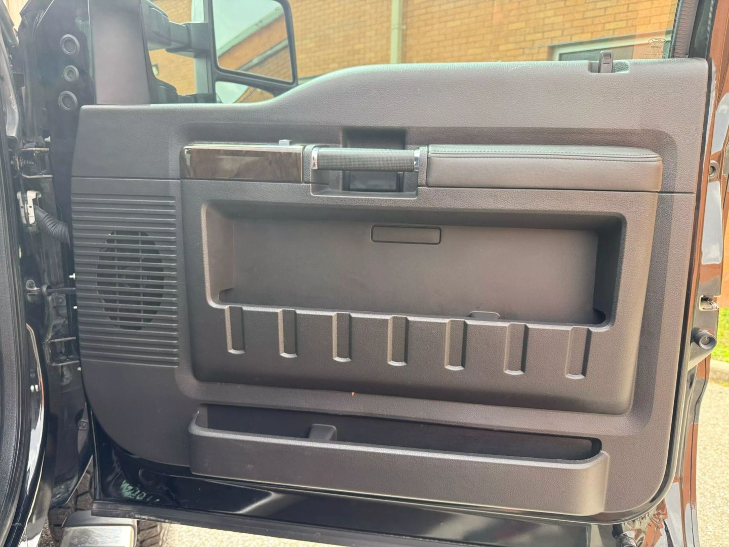 2015 Ford F250 Super Duty Crew Cab - Image 25