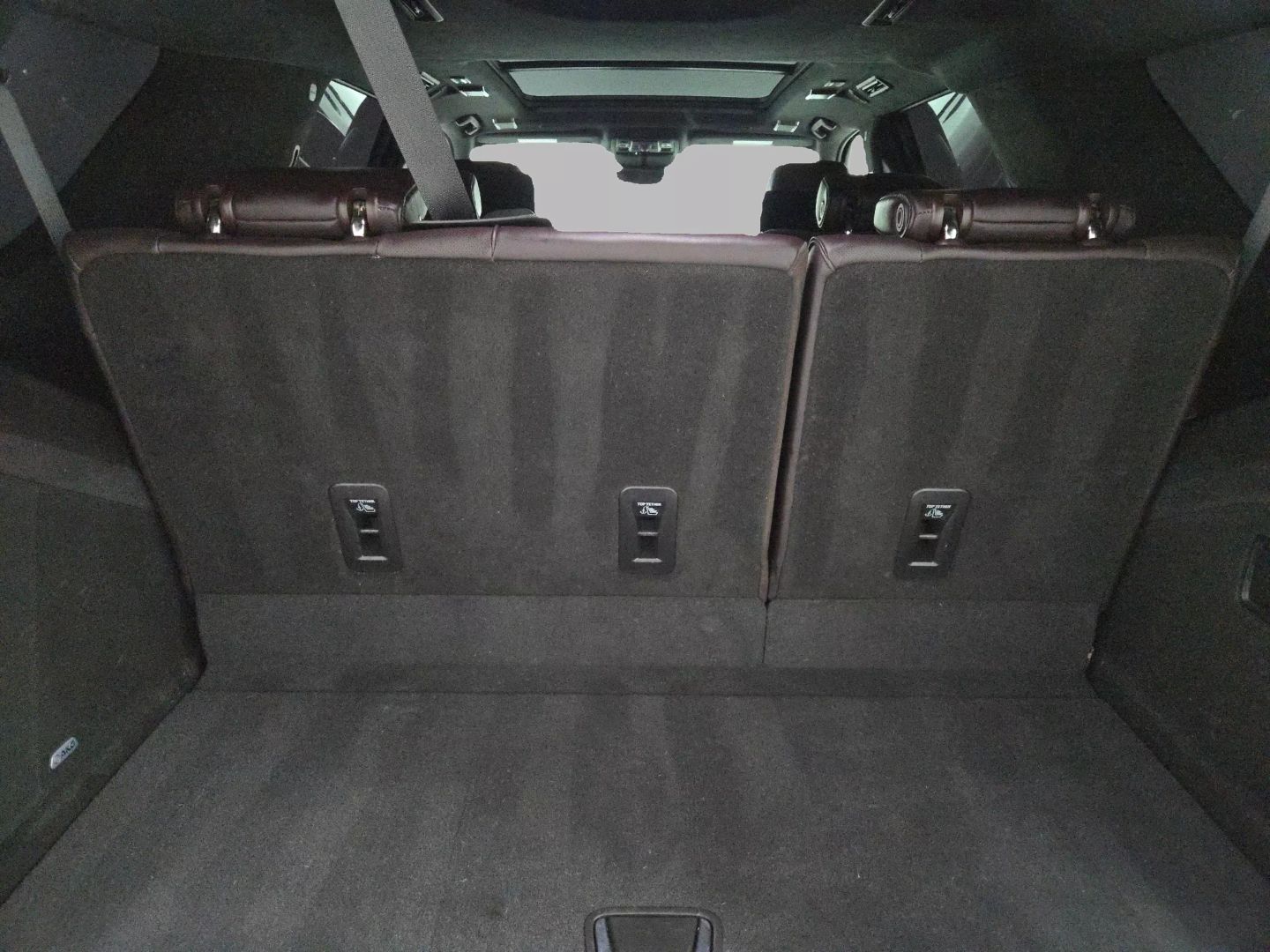 2022 Cadillac Escalade - Image 11