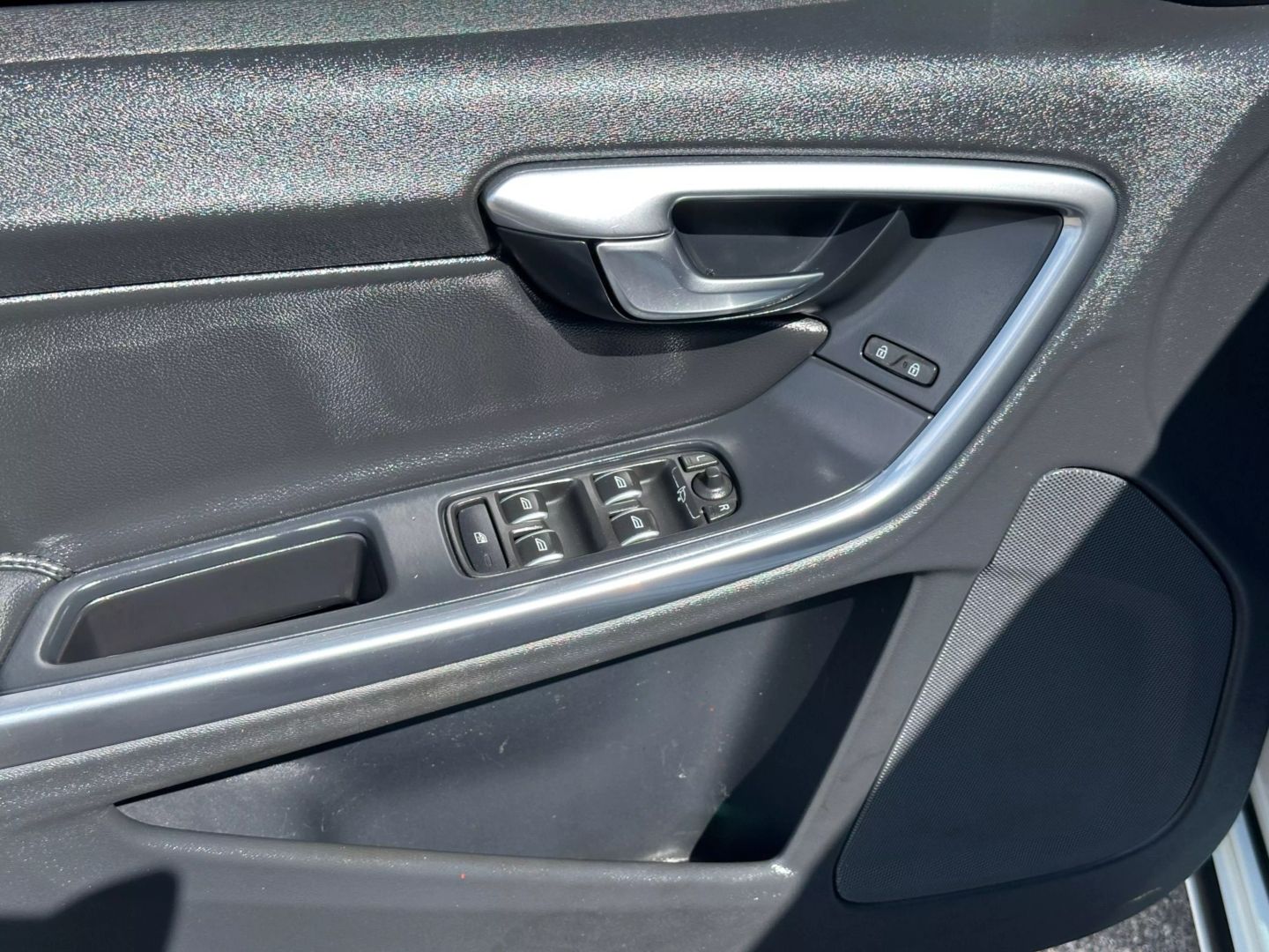 2017 Volvo S60 - Image 12