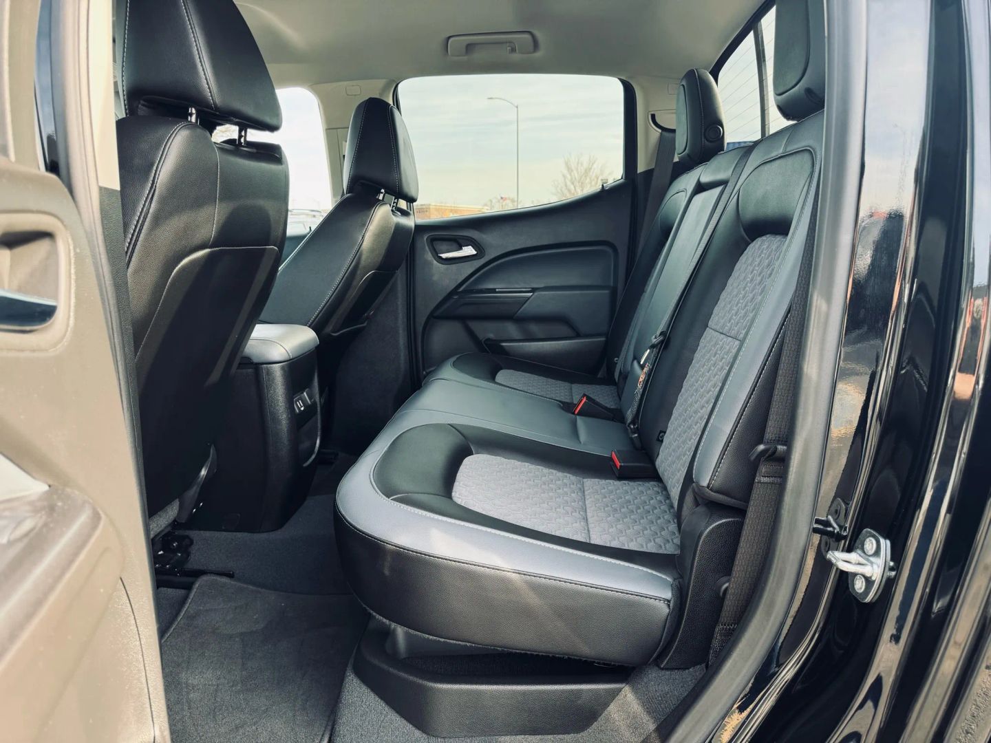 2022 Chevrolet Colorado Crew Cab - Image 15