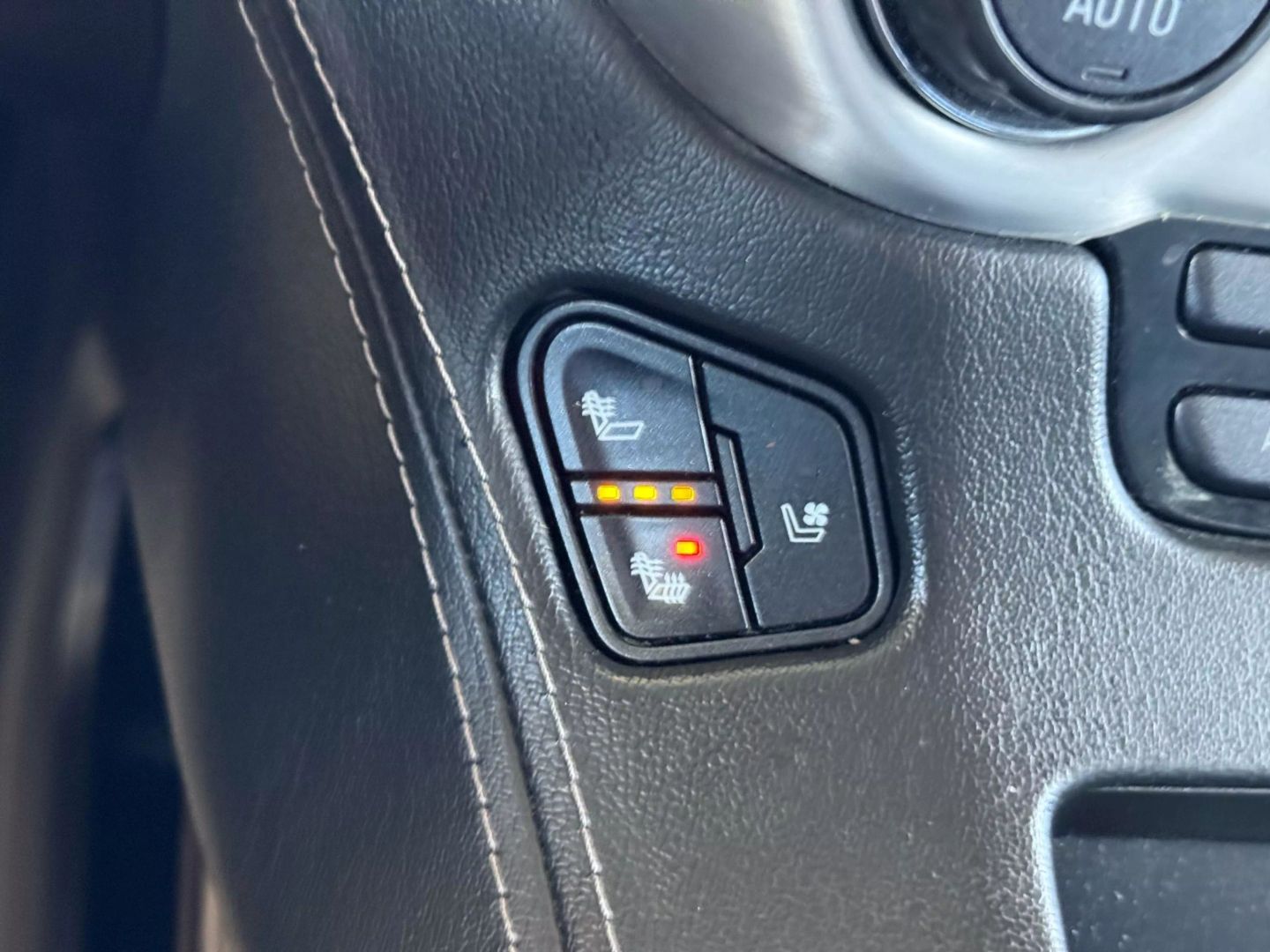 2017 Gmc Yukon - Image 30