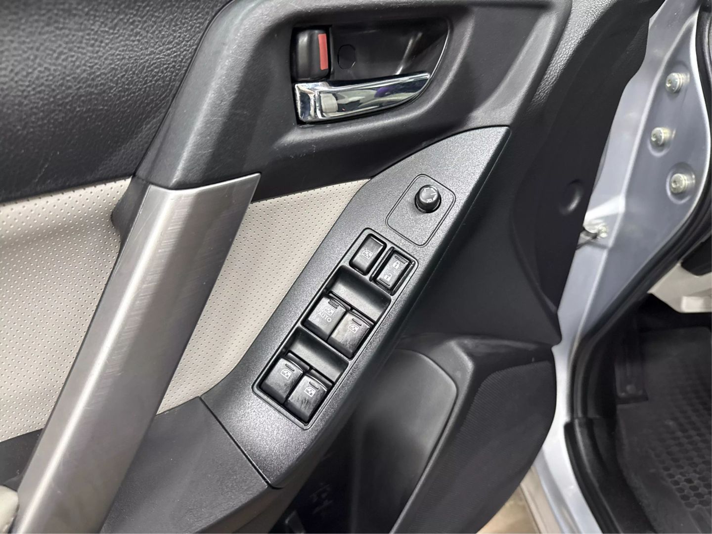 2015 Subaru Forester - Image 26