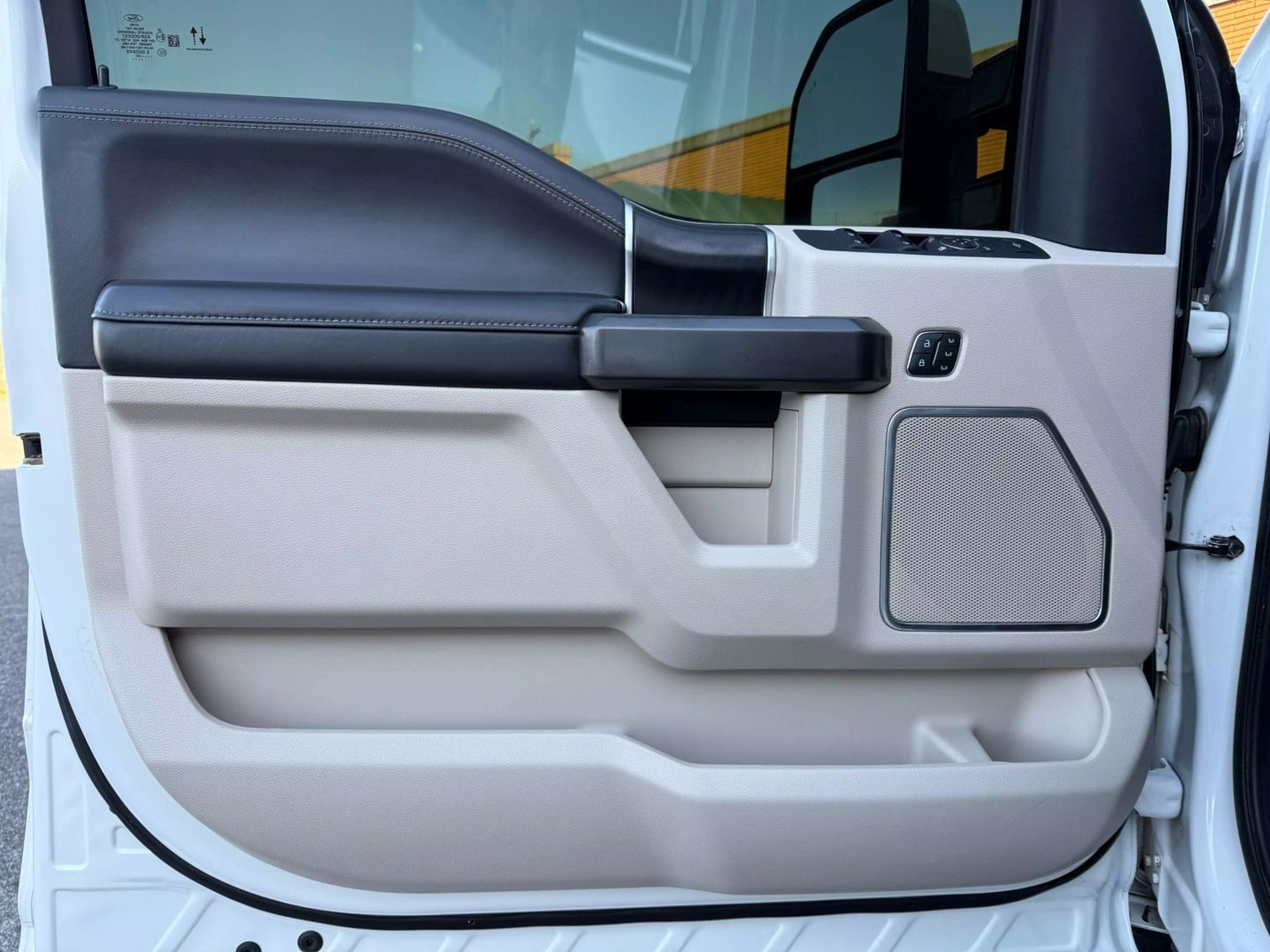 2020 Ford F250 Super Duty Crew Cab - Image 10