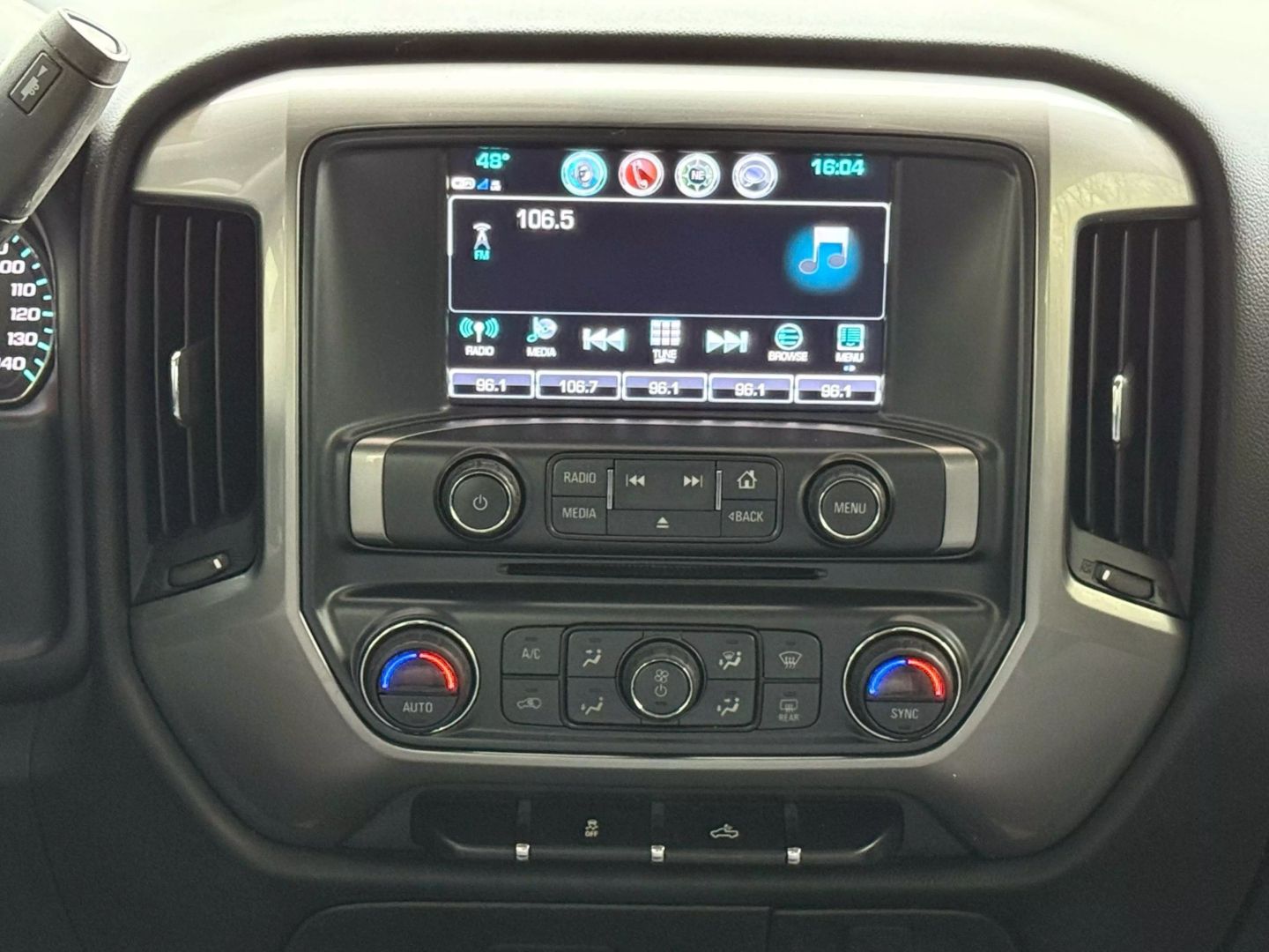 2018 Chevrolet Silverado 1500 Crew Cab - Image 28