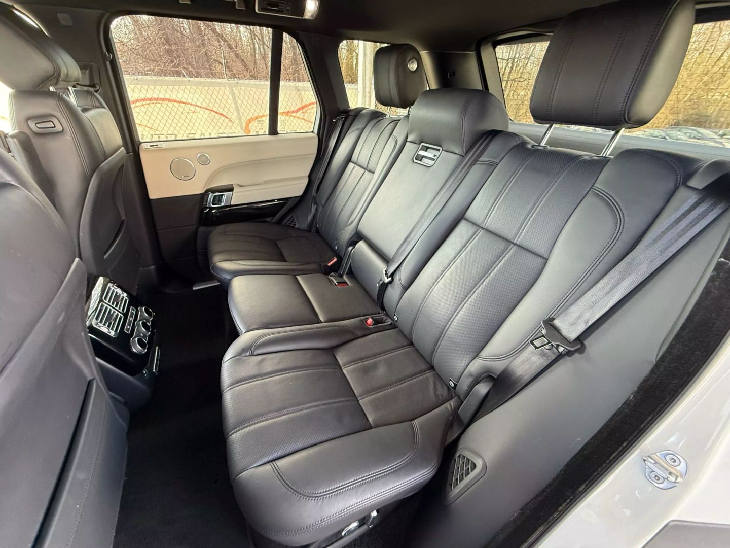 2016 Land Rover Range Rover - Image 19