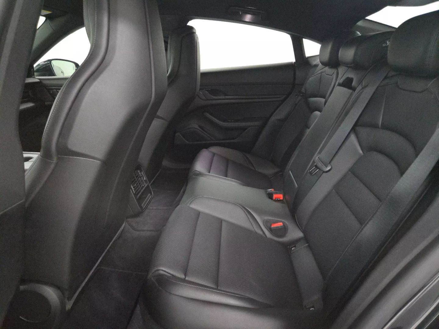 2022 Porsche Taycan - Image 10
