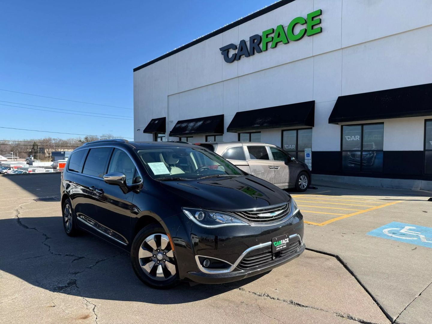 2018 Chrysler Pacifica Hybrid - Image 1